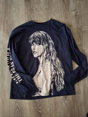 Taylor Swift Eras Tour Official Merch T-Shirt Size Medium Navy Blue Long Sleeve